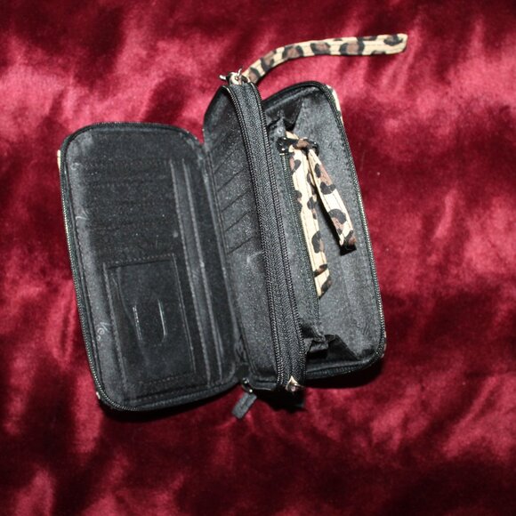 Vera Bradley Leopard print with matching lanyard - Picture 6 of 6